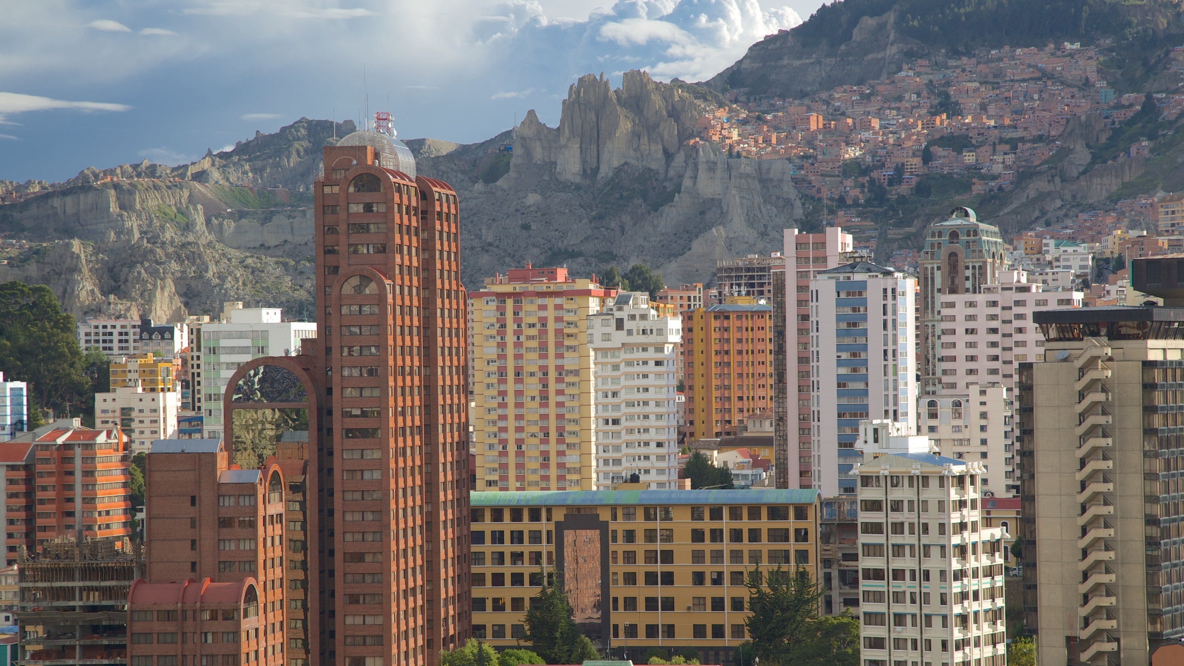 La Paz showing skyline, a skyscraper and a city