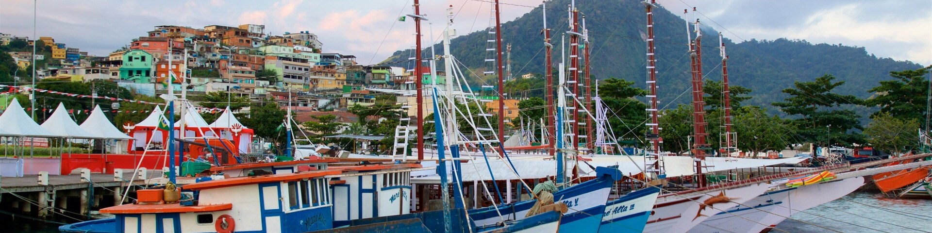 Cais Turistico de Santa Luzia showing a bay or harbor and a coastal town