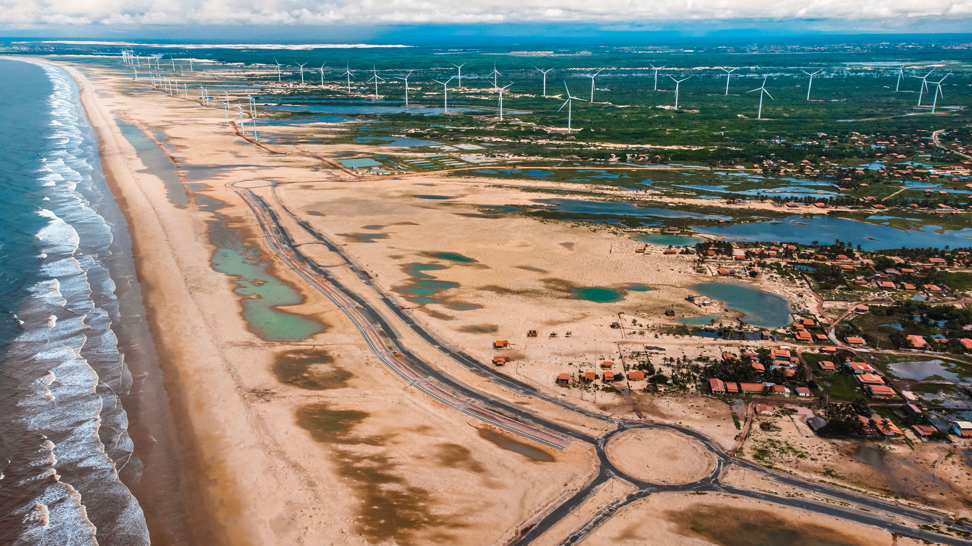 Paisagem Litoral Praia Pedra do Sal Parnaíba Piauí Delta Areia Mar Oceano Céu Nuvens Farol Ondas Energia Eólica Viagem Turismo Turístico Férias Nordeste Brasil Paradisíaco Tropical Pedras Costa