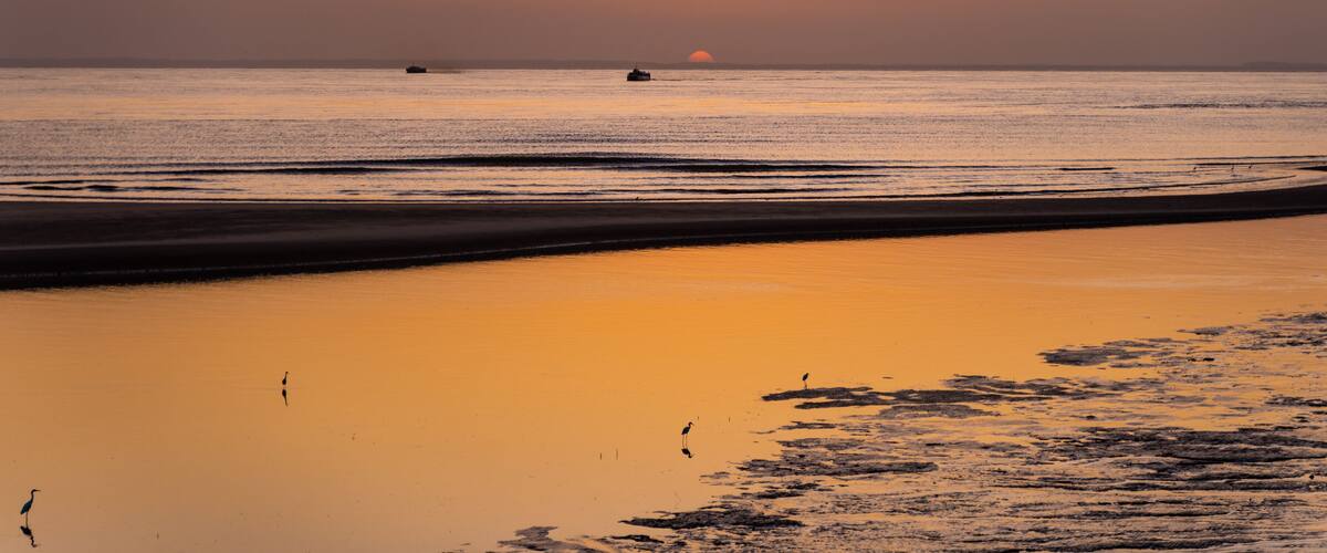 photo of the sunset at Espigão Costeiro da Ponta d'Areia in São Luis do Maranhão in Brazil