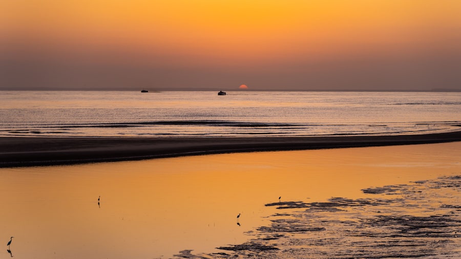 photo of the sunset at Espigão Costeiro da Ponta d'Areia in São Luis do Maranhão in Brazil