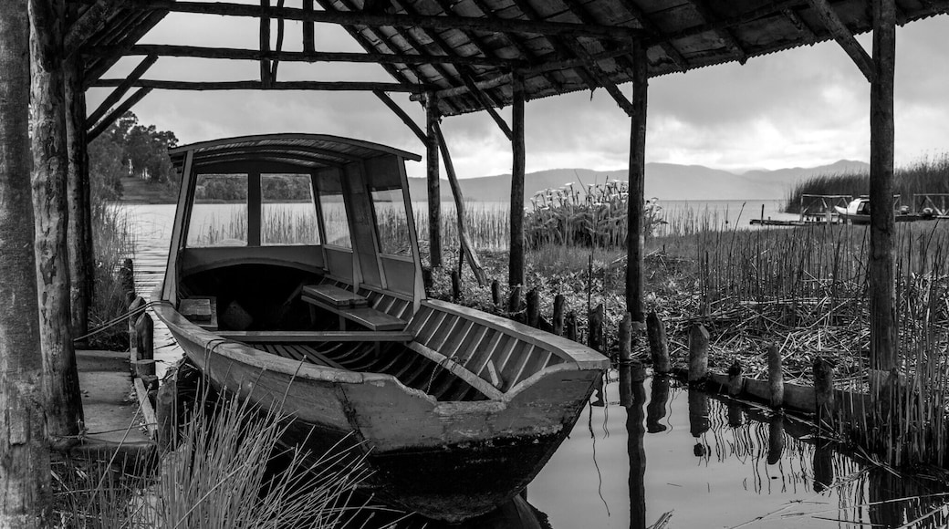Laguna de La Cocha... Very inspiring for photographers... A very relaxing getaway, just a few miles away from Pasto...
