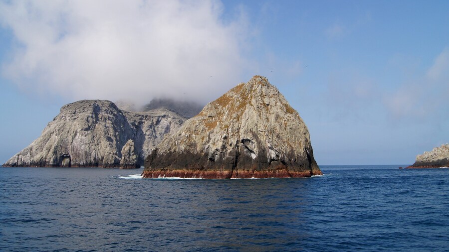 Malpelo Fauna and Flora Sanctuary showing rugged coastline, general coastal views and island views