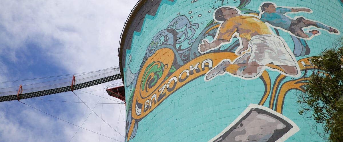 Orlando Towers showing outdoor art and art