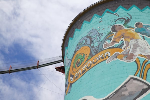 Orlando Towers showing outdoor art and art