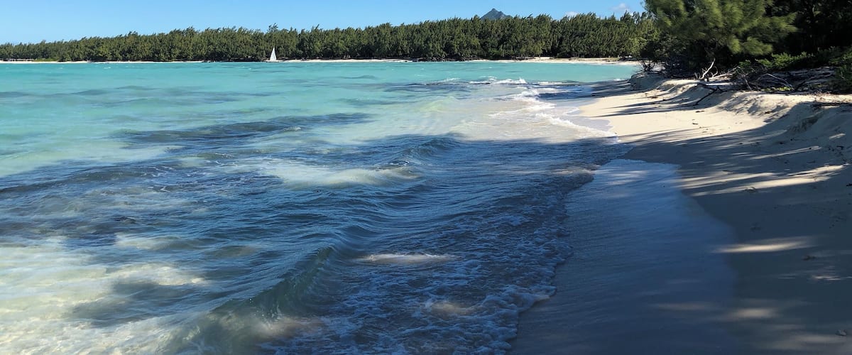 A beautiful little island to visit and stroll along the white sands