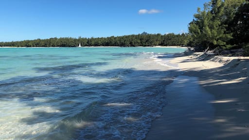 A beautiful little island to visit and stroll along the white sands