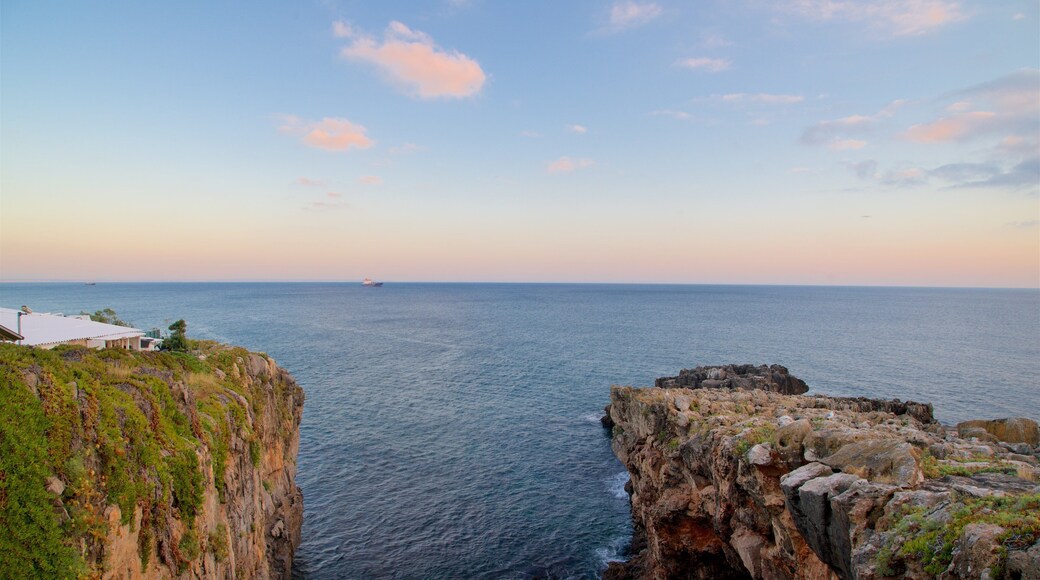 Boca do Inferno 表示 海岸線の眺め, 夕焼け と 荒々しい海岸線