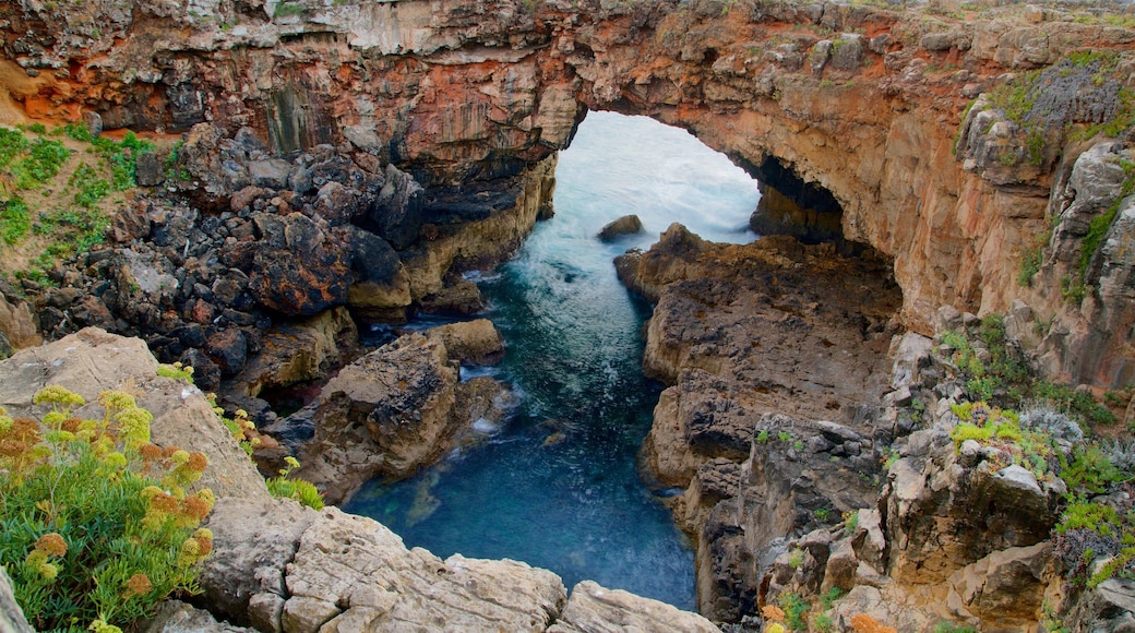 Boca do Inferno som omfatter udsigt over kystområde og klippekystlinje