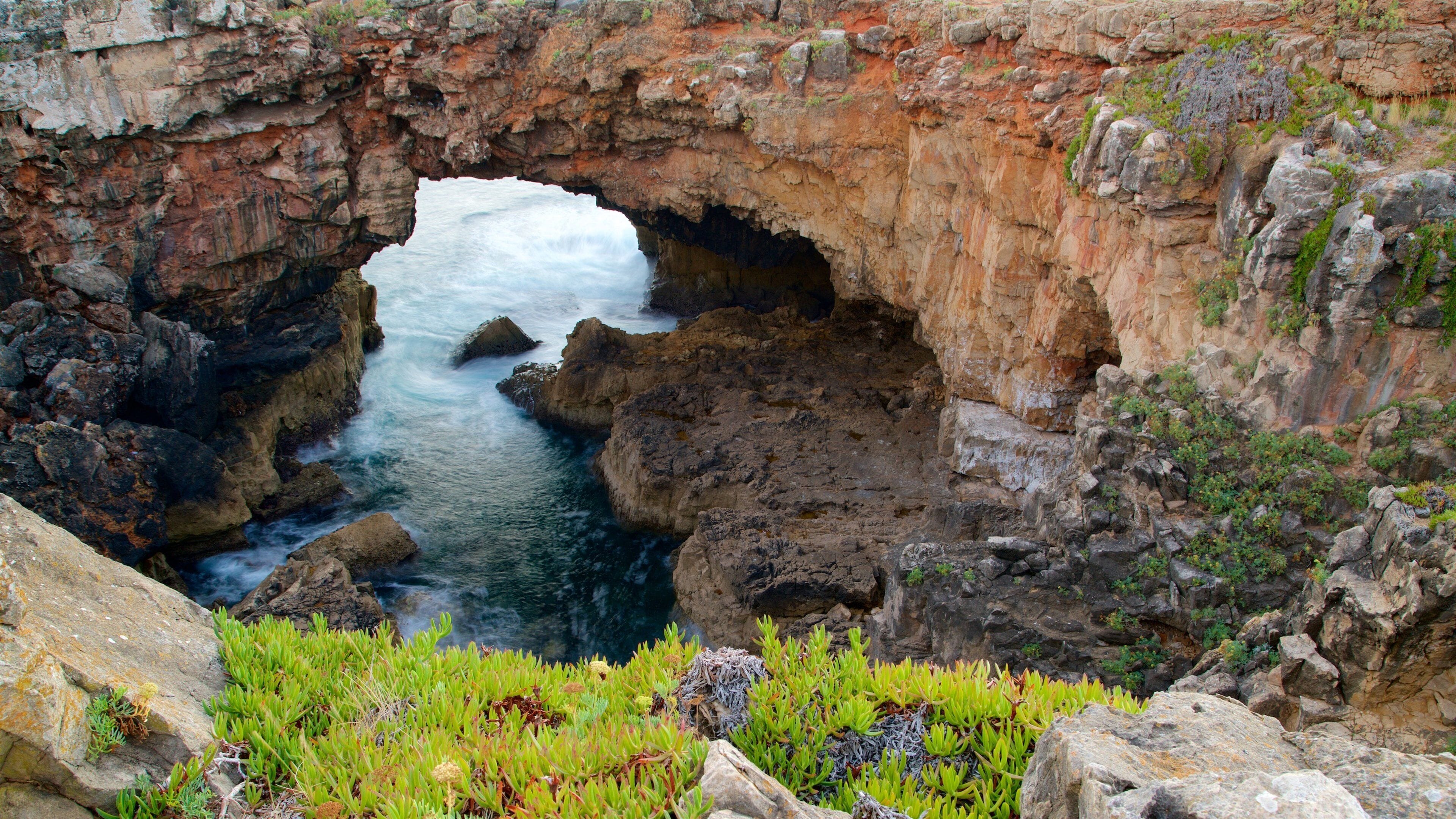 Boca do Inferno som inkluderer kyst og klippelandskap
