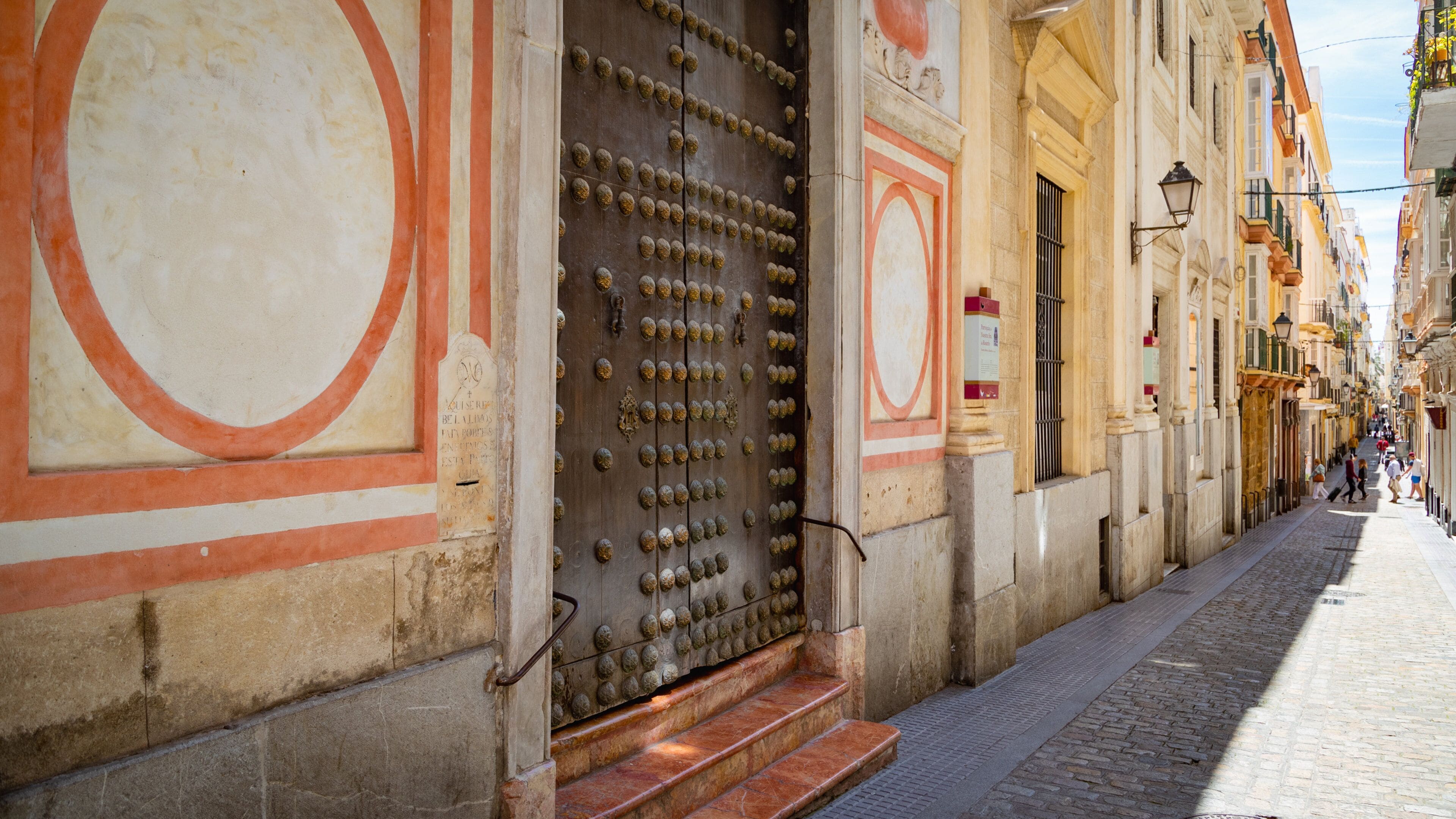 Oratorio de la Santa Cueva showing heritage elements