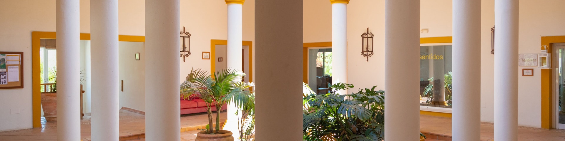 La Estancia Golf which includes interior views