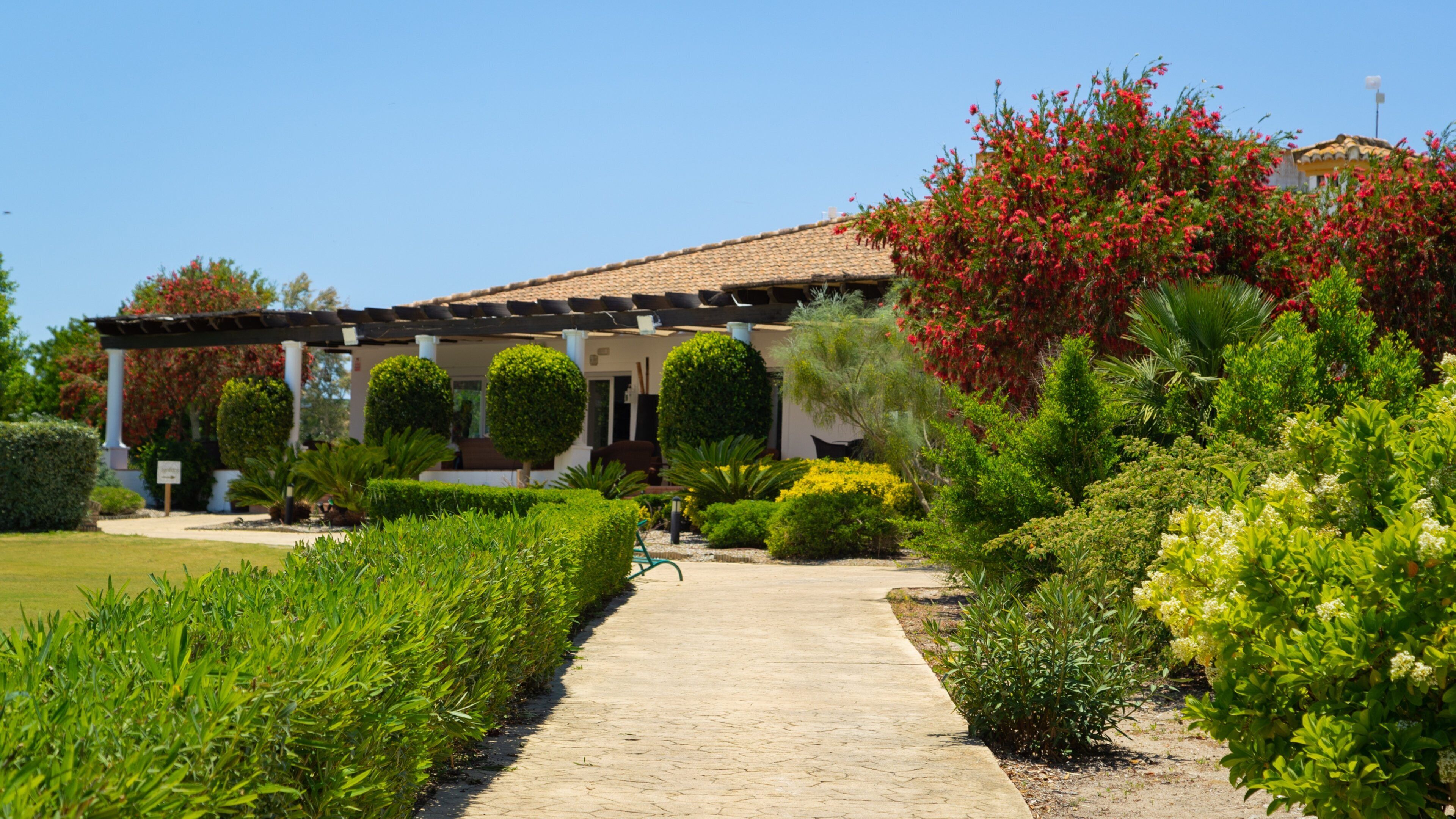 La Estancia Golf which includes a park