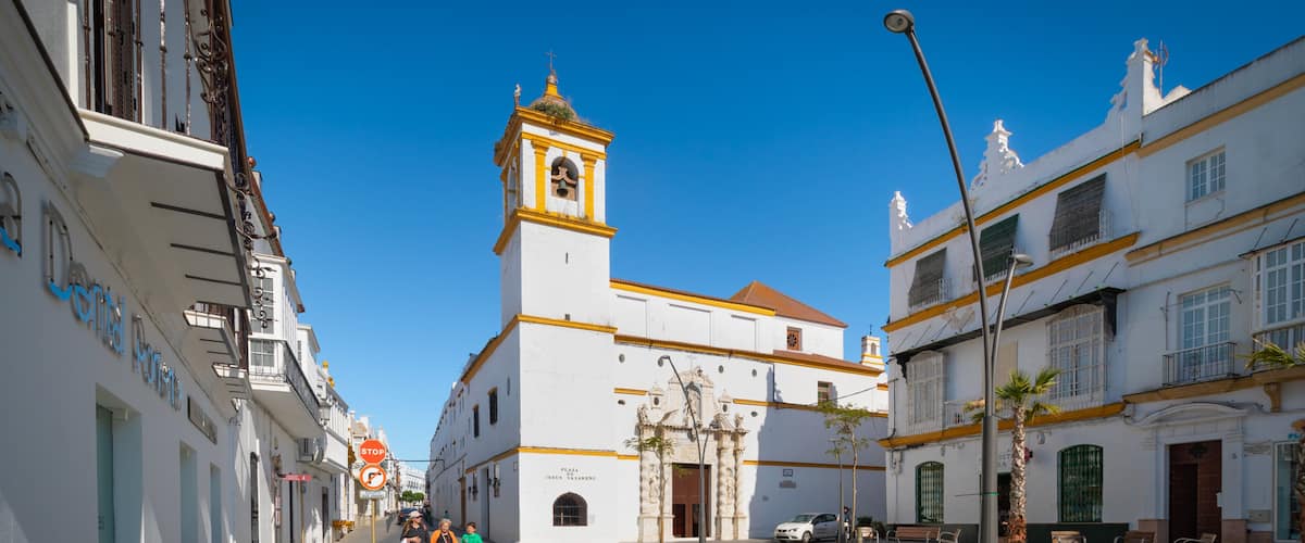 Convento de Jesus Nazareno which includes heritage architecture and a church or cathedral