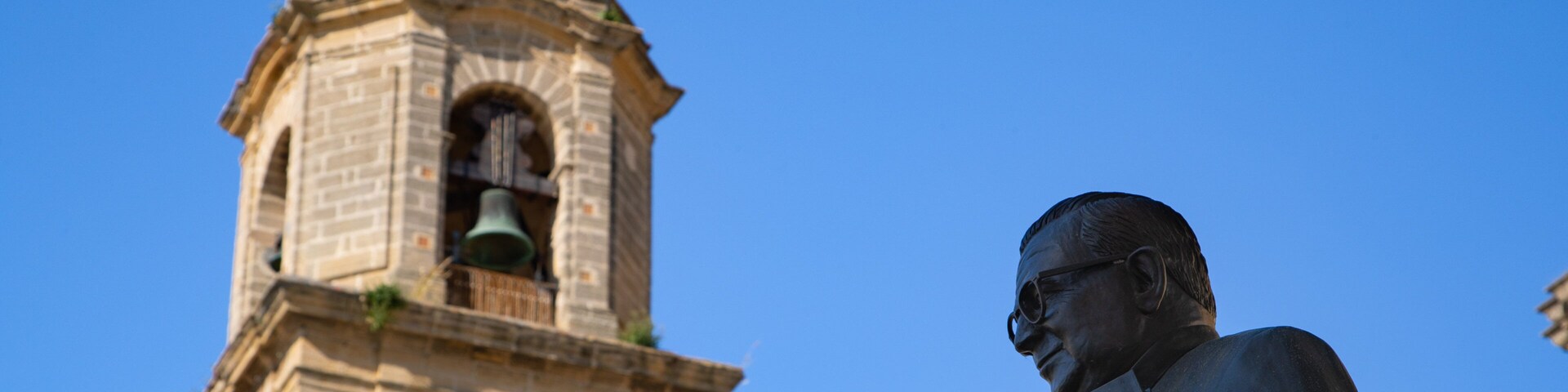 Torre del Reloj featuring a statue or sculpture and heritage elements