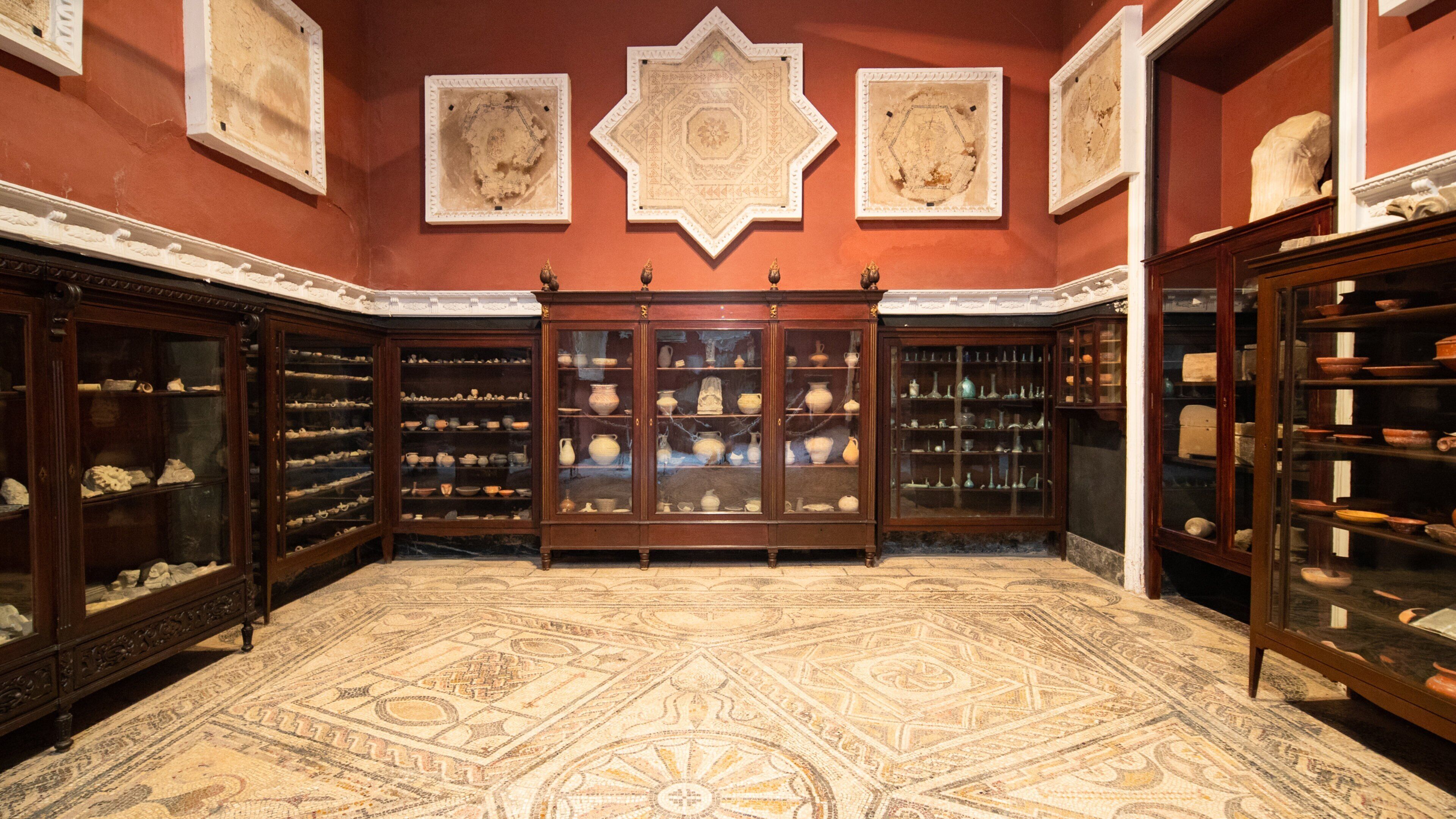 Condesa de Lebrija Palace which includes heritage elements and interior views