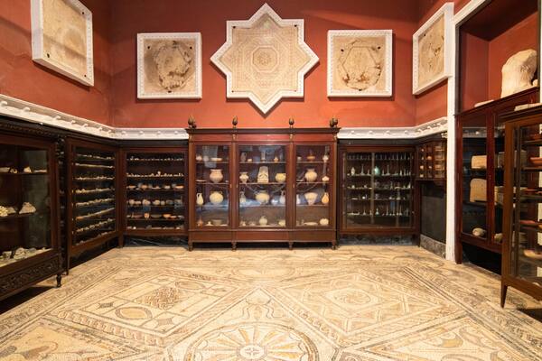 Condesa de Lebrija Palace which includes heritage elements and interior views