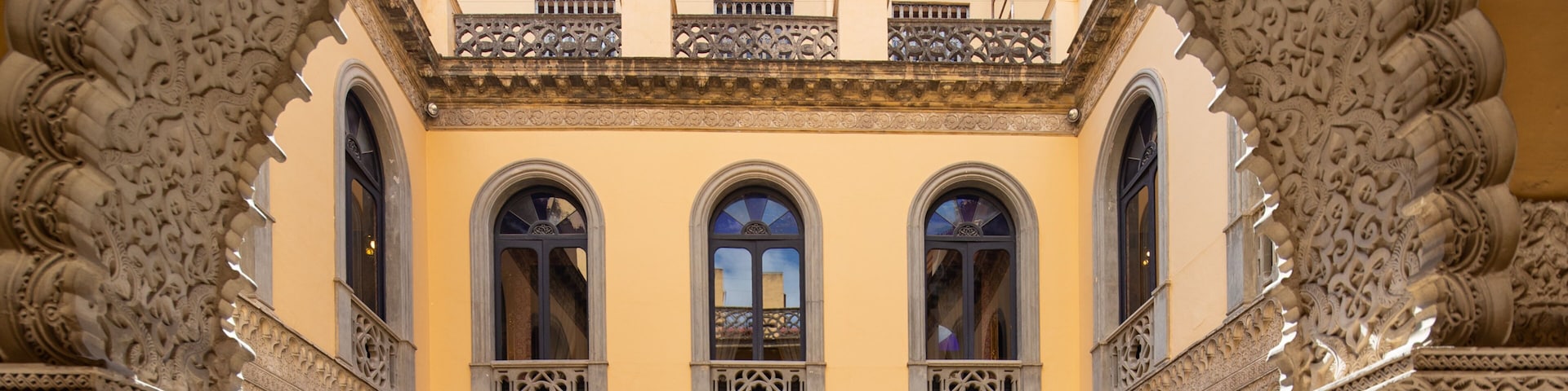 Condesa de Lebrija Palace showing interior views and heritage elements