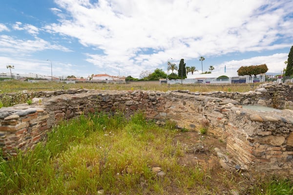Basilica Vega Del Mar showing a ruin