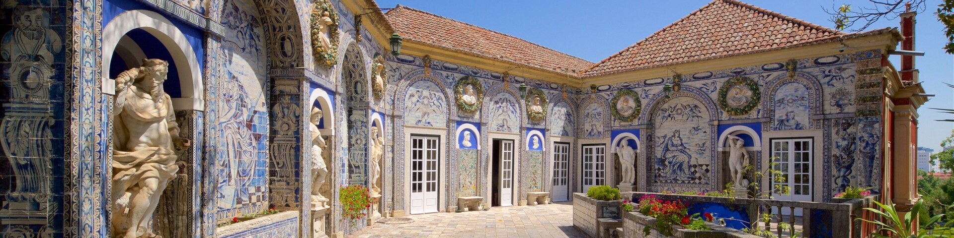 Palace of the Marquises featuring a statue or sculpture and heritage elements