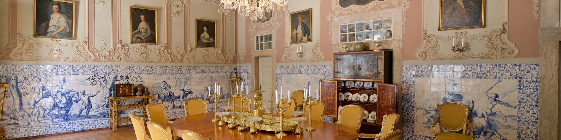 Palacio de los Marqueses mostrando elementos patrimoniales, arte y vistas de interior