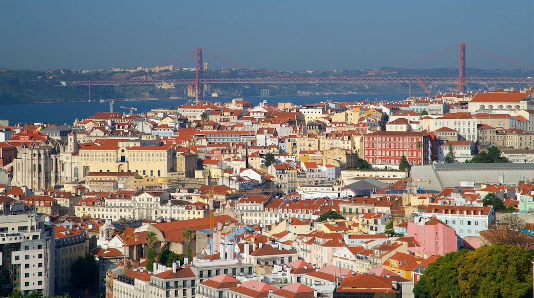 Mirador Senhora do Monte que incluye un puente, una ciudad y un río o arroyo