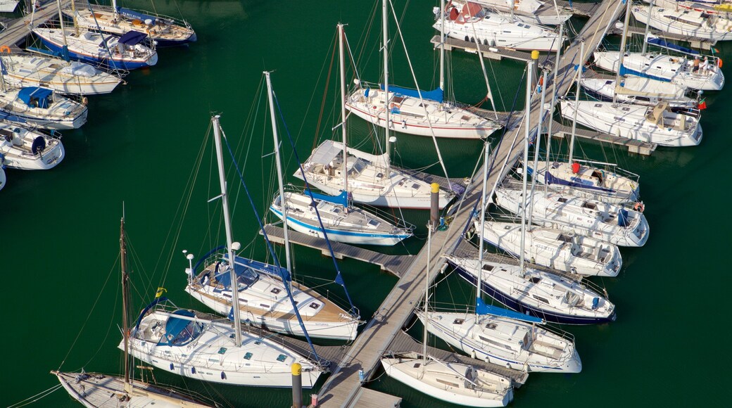 Padrão dos Descobrimentos showing a bay or harbour