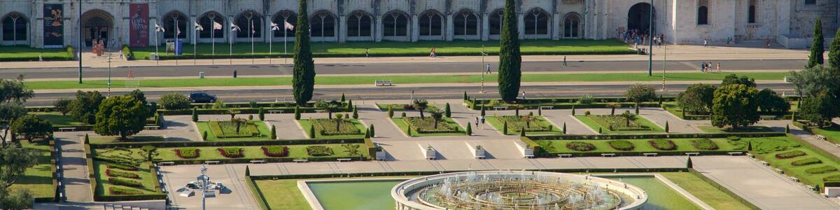 Padrão dos Descobrimentos featuring a garden, a fountain and a city