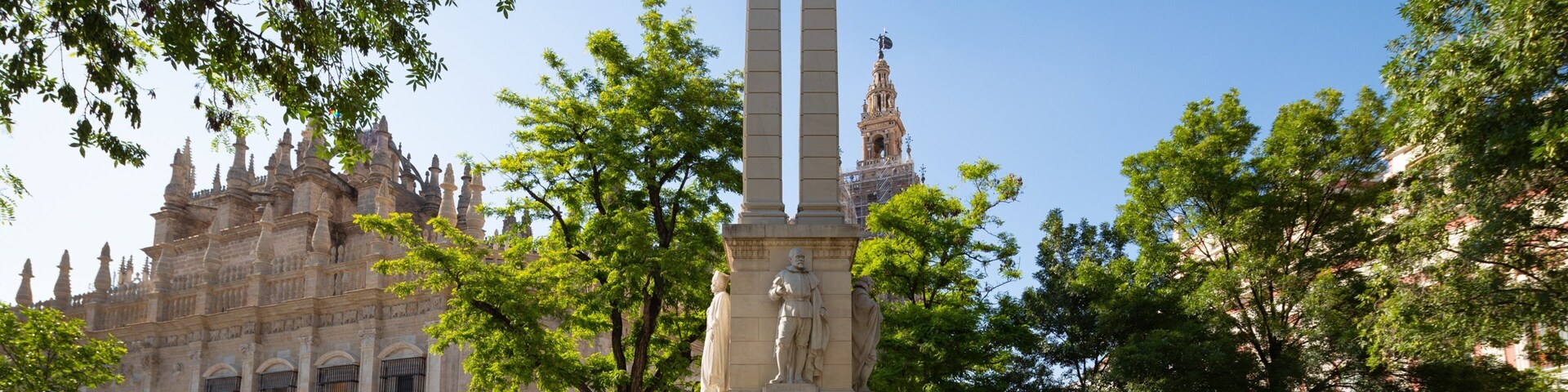 Triunfo Plaza as well as a small group of people