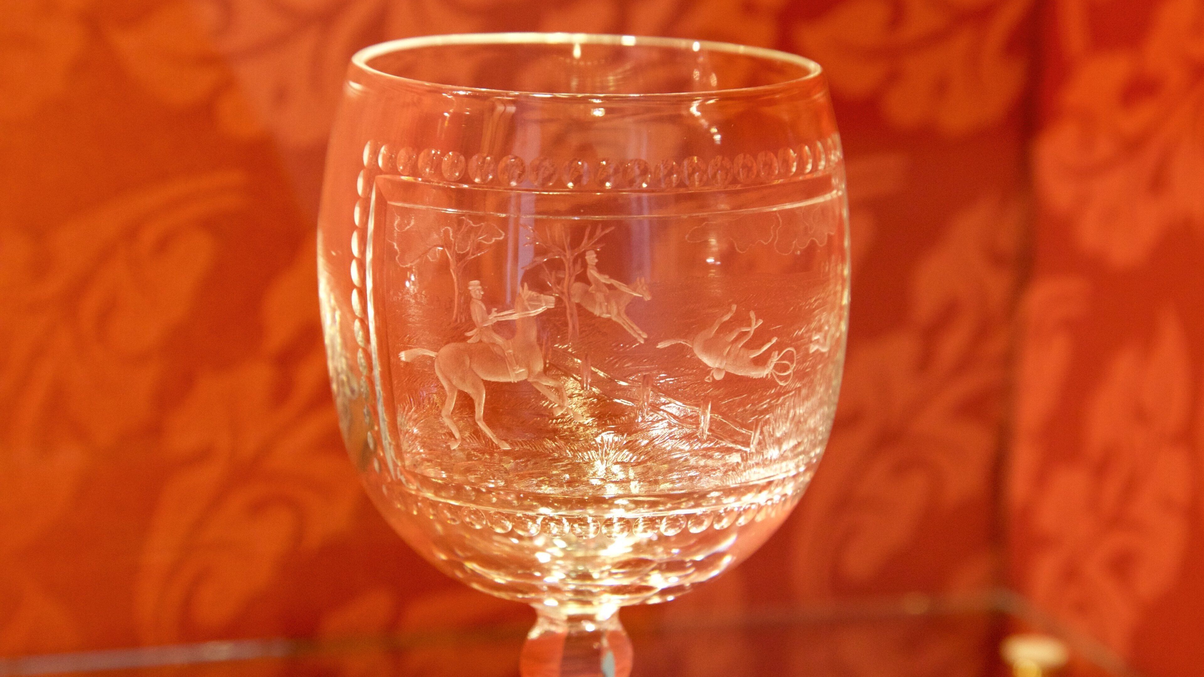 Museum of Glass and Crystal showing interior views and art