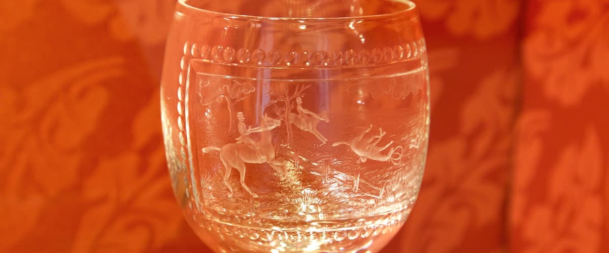 Museum of Glass and Crystal showing interior views and art