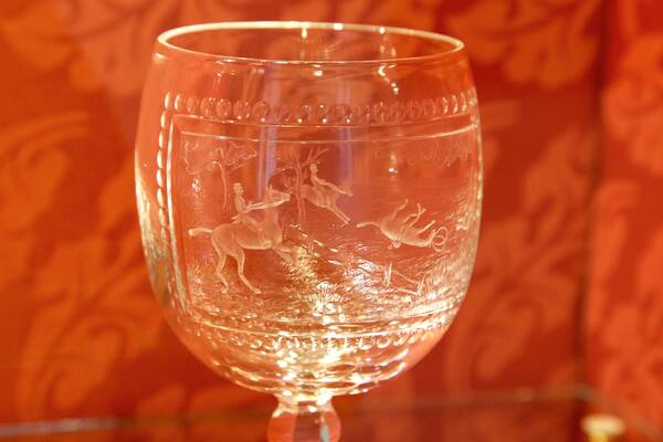 Museum of Glass and Crystal showing interior views and art