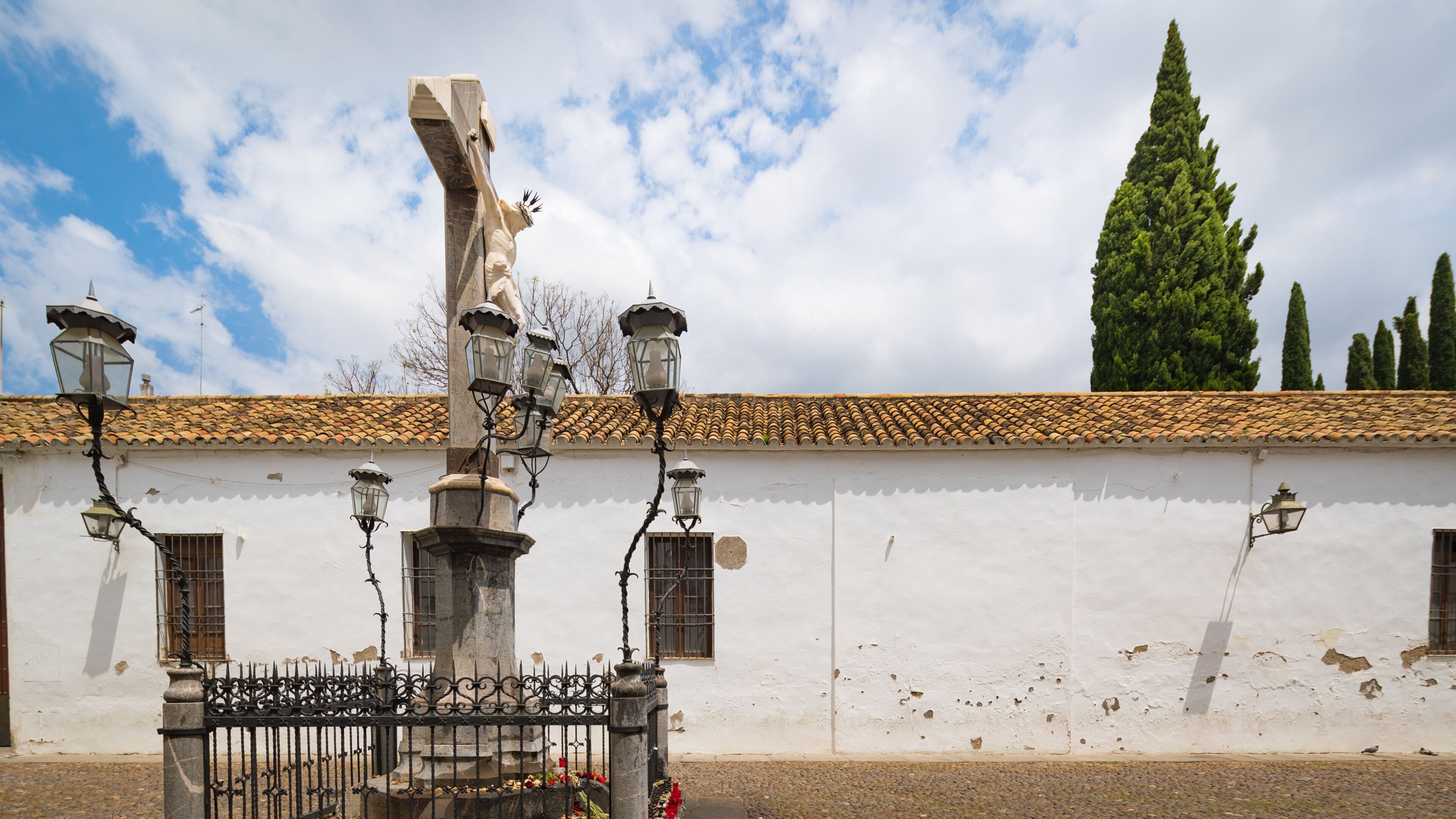 Cristo de los Faroles showing religious elements