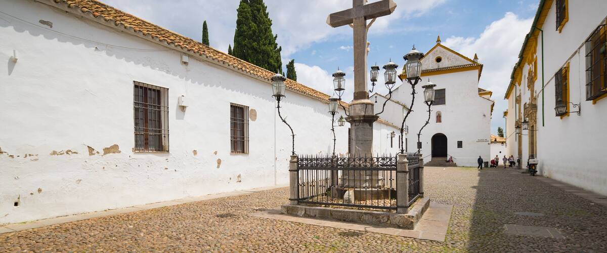 Cristo de los Faroles featuring religious aspects