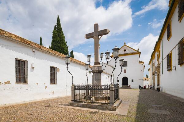 Cristo de los Faroles featuring religious aspects