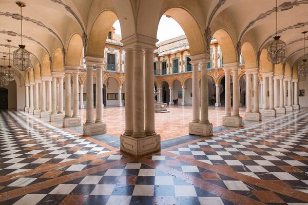 Palacio de la Merced featuring heritage elements