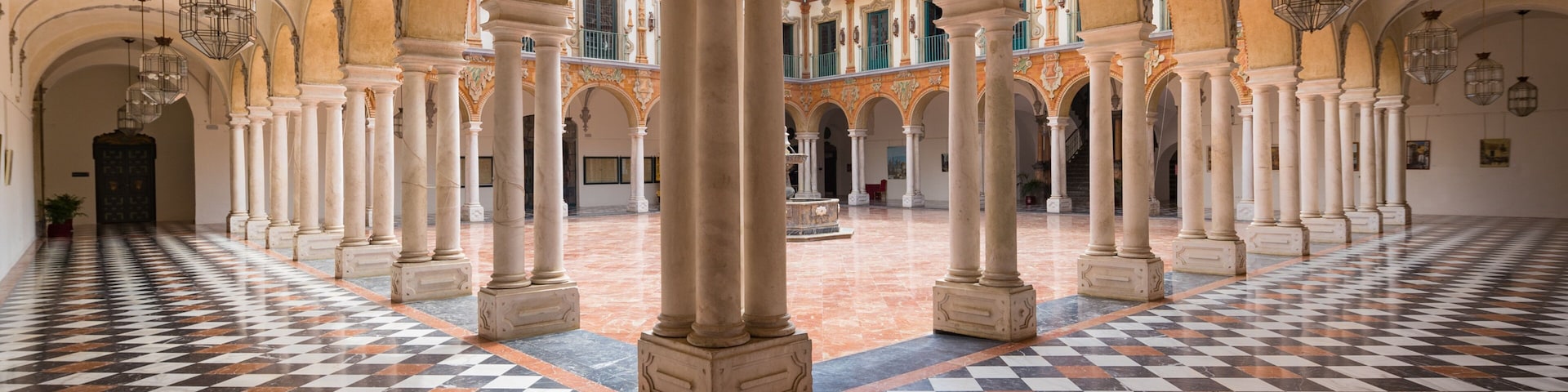 Palacio de la Merced featuring heritage elements