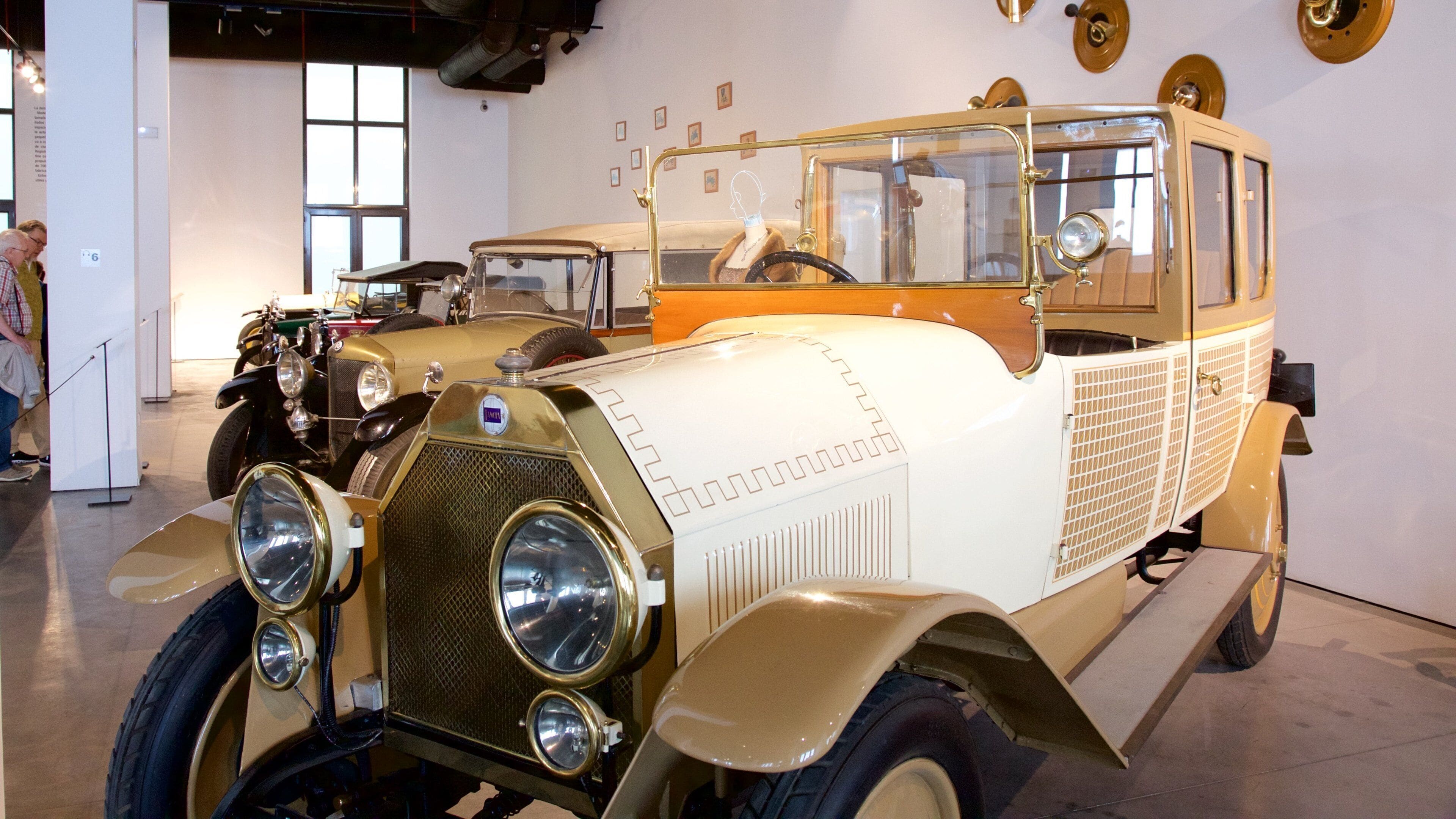 말라가 이 포함 실내 전경