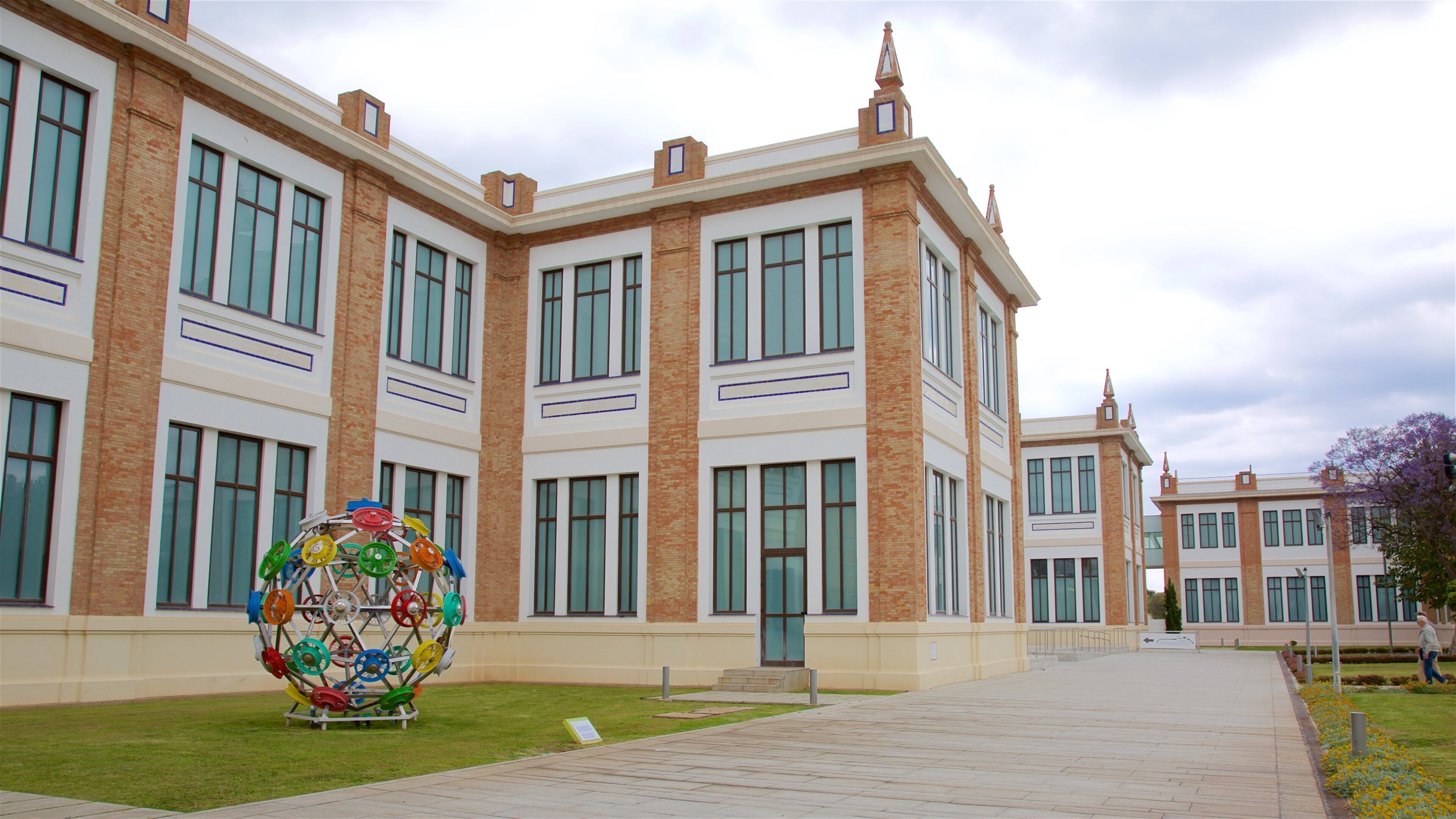 Malaga which includes outdoor art