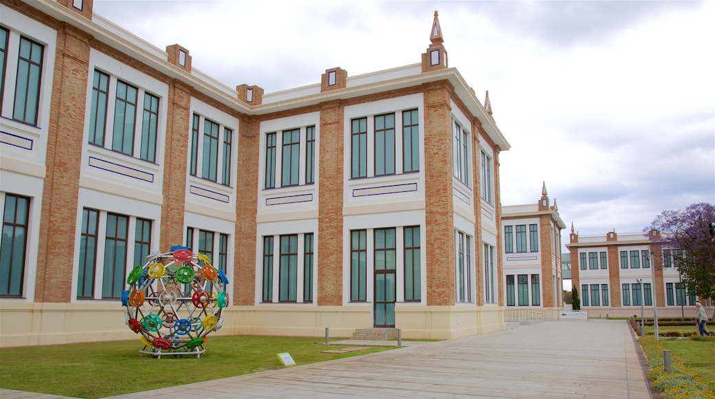 Malaga which includes outdoor art