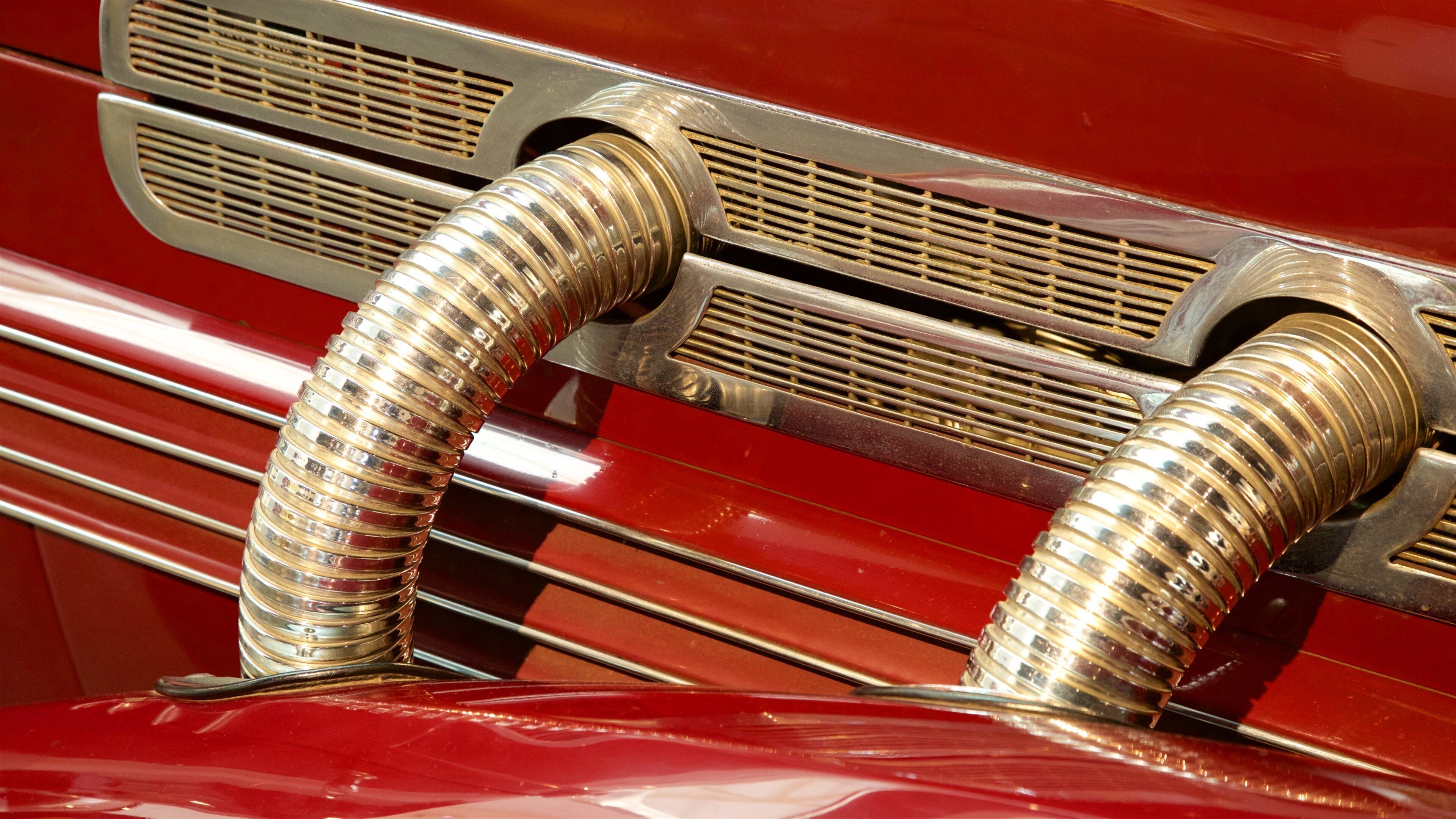 Museo Automovilístico y de la Moda showing interior views