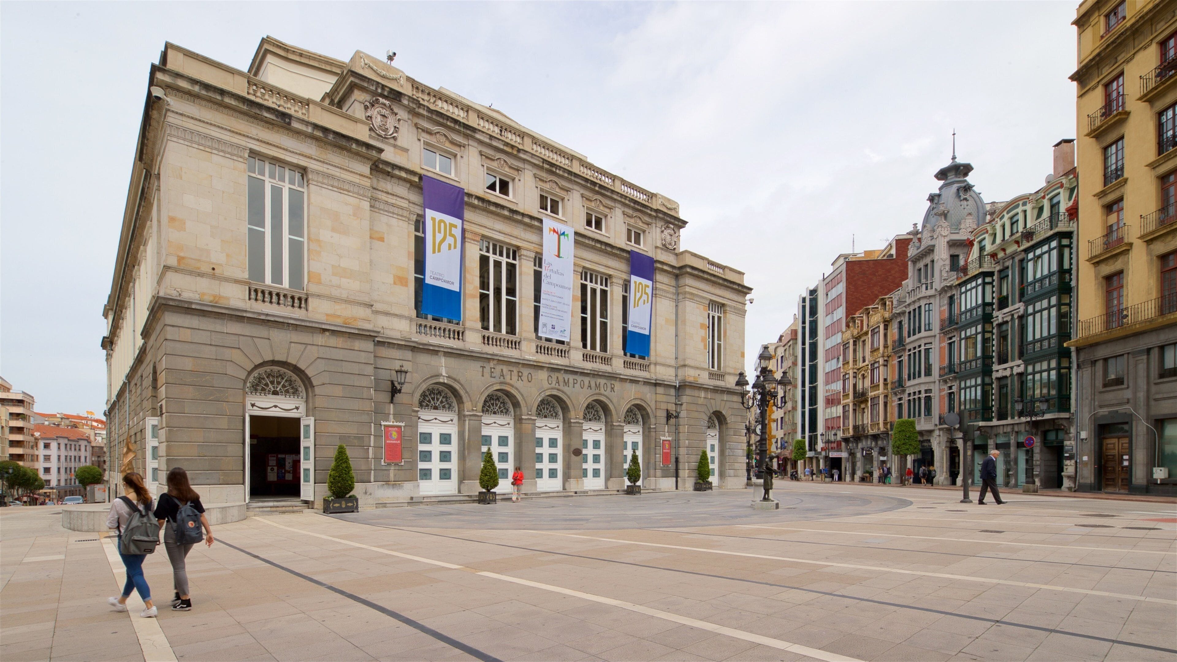 Campoamor Theater showing a city, heritage elements and a square or plaza