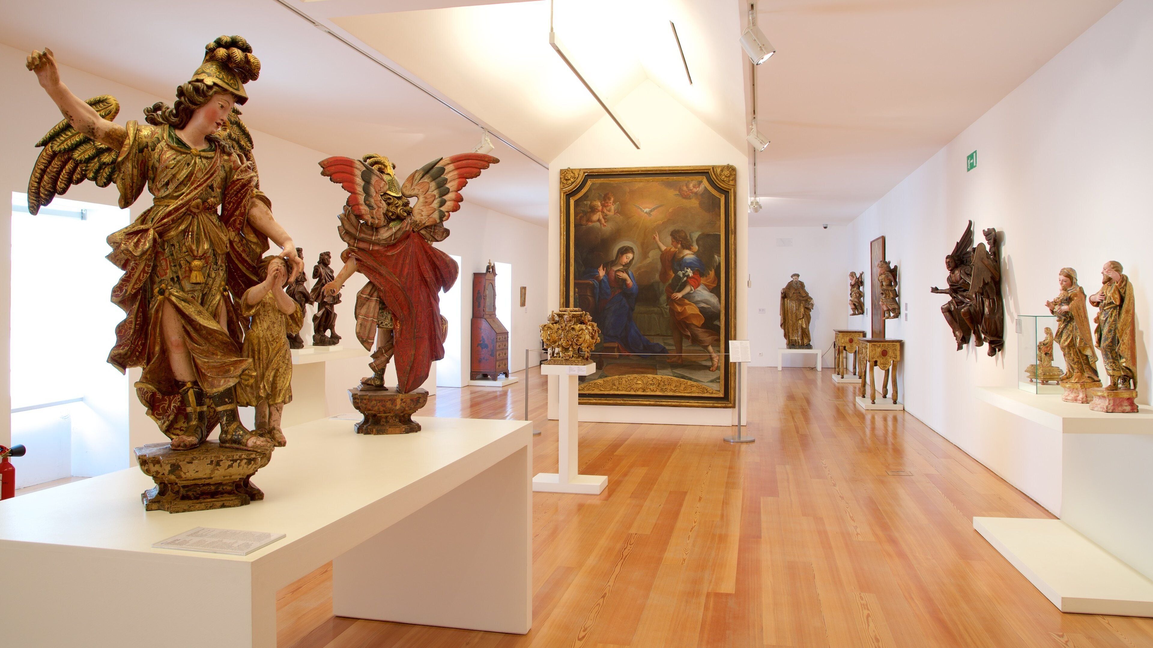 Museu de Aveiro featuring art, interior views and heritage elements