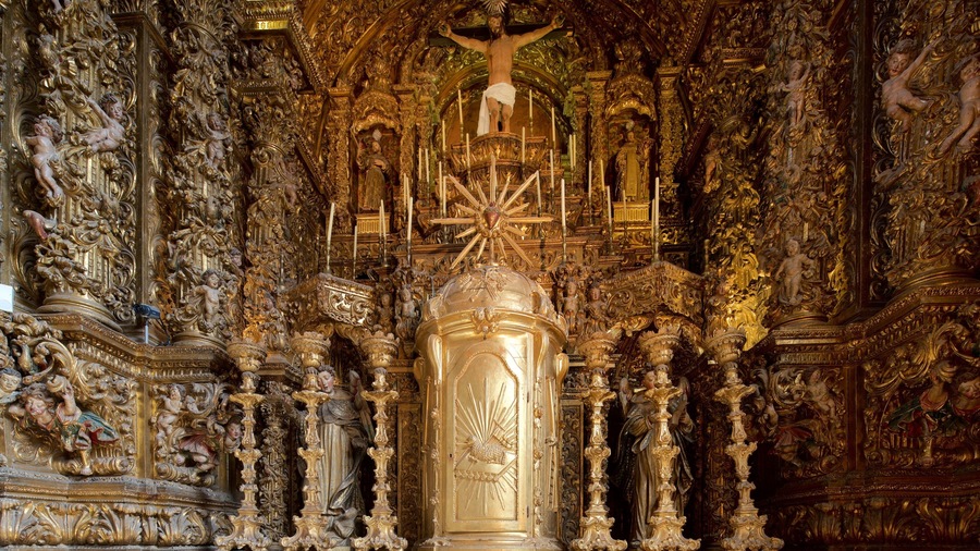 Aveiro showing a church or cathedral, interior views and heritage elements