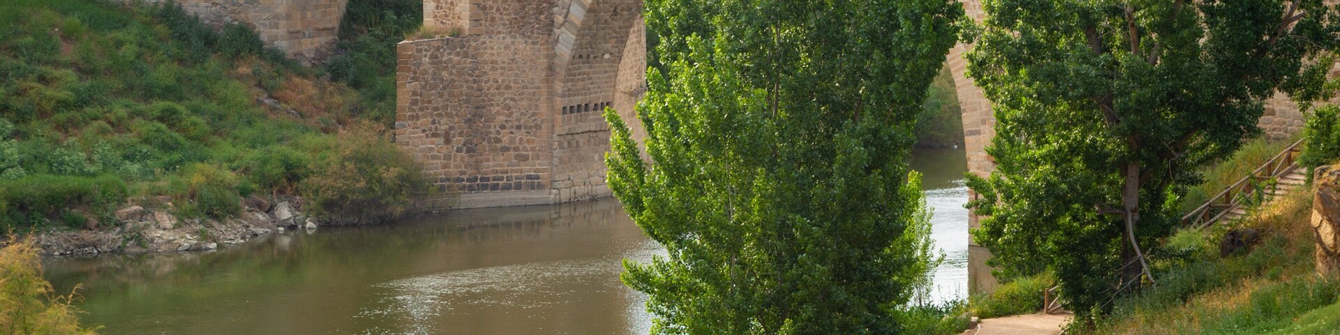 Puente de Alcantara featuring heritage elements, a river or creek and a bridge