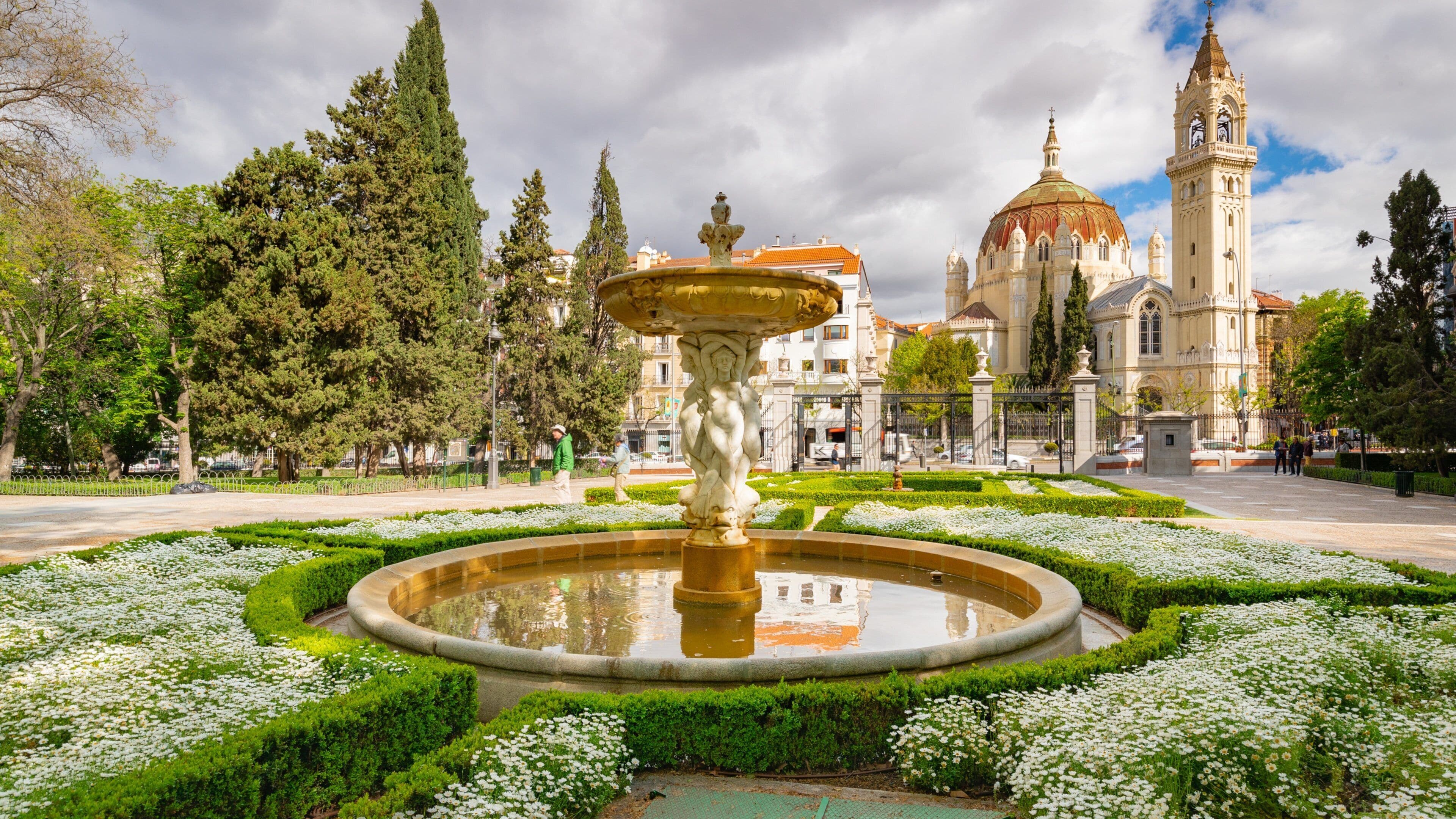 Church of San Manuel y San Benito which includes a garden, flowers and heritage architecture