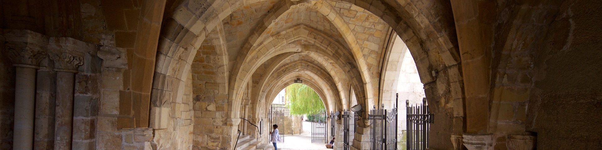 Parroquia Santísimo Cristo que inclui vistas internas e elementos de patrimônio