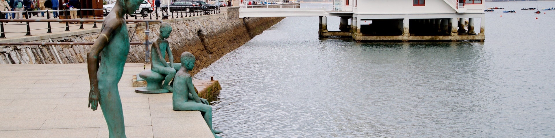 Monumento a Los Raqueros featuring a river or creek, outdoor art and a statue or sculpture