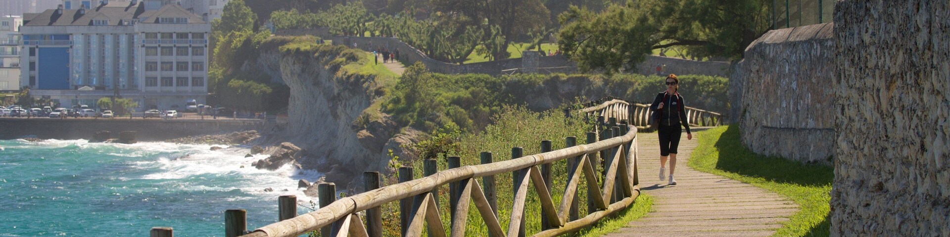 Parque de Matalenas showing a coastal town, hiking or walking and general coastal views