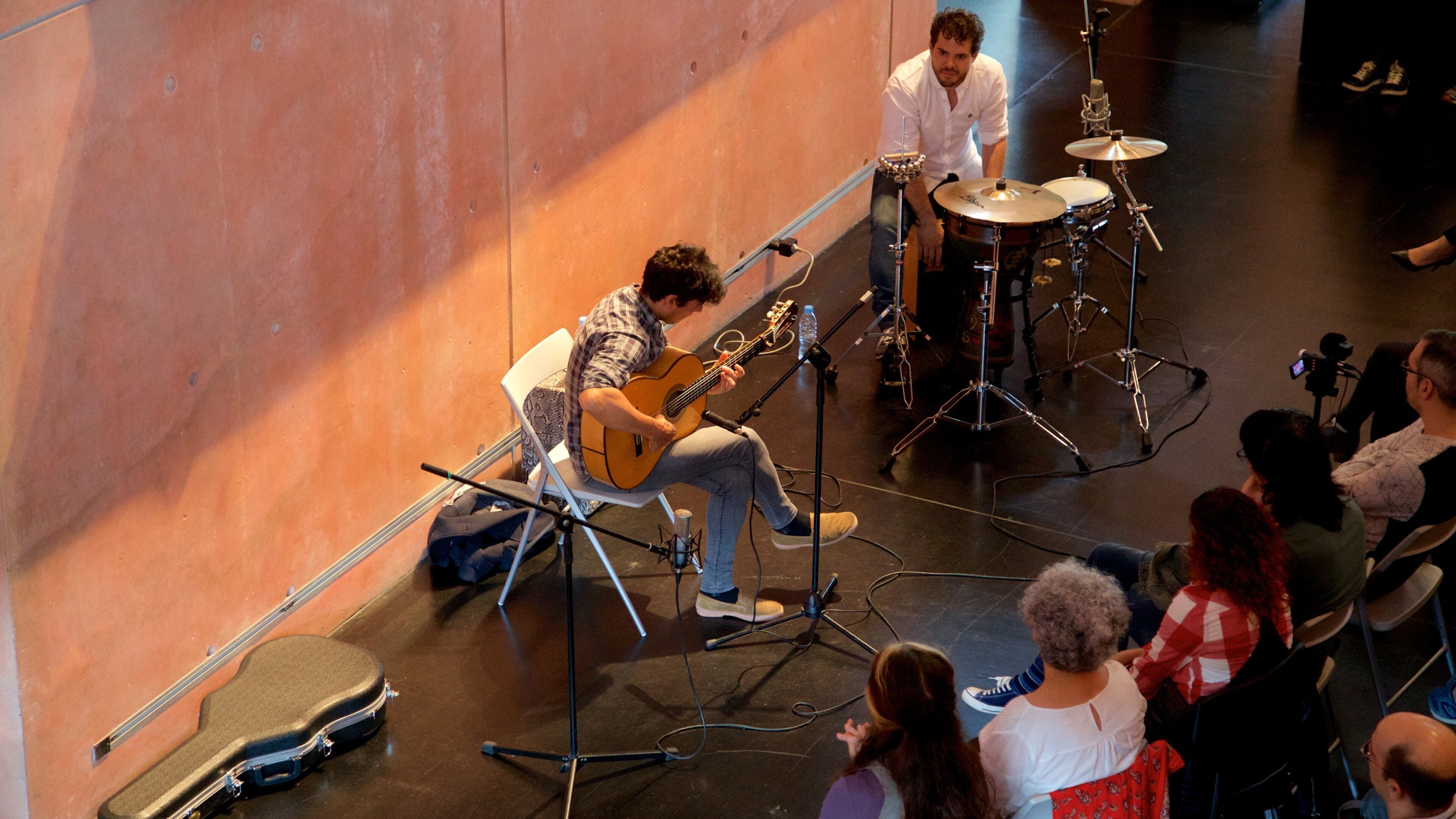 Bảo tàng Jorge Oteiza có tính năng cảnh nội thất, âm nhạc và nghệ thuật biểu diễn